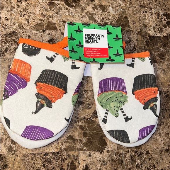 💝 NWT Oven Mitts Halloween Themed - Picture 2 of 2